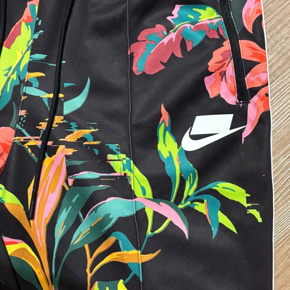 Nike Black Tropical Print Joggers - Picture 3 of 3